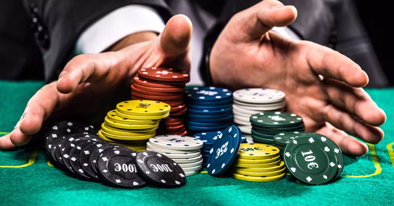 How dealers operate in live blackjack games is explained simply